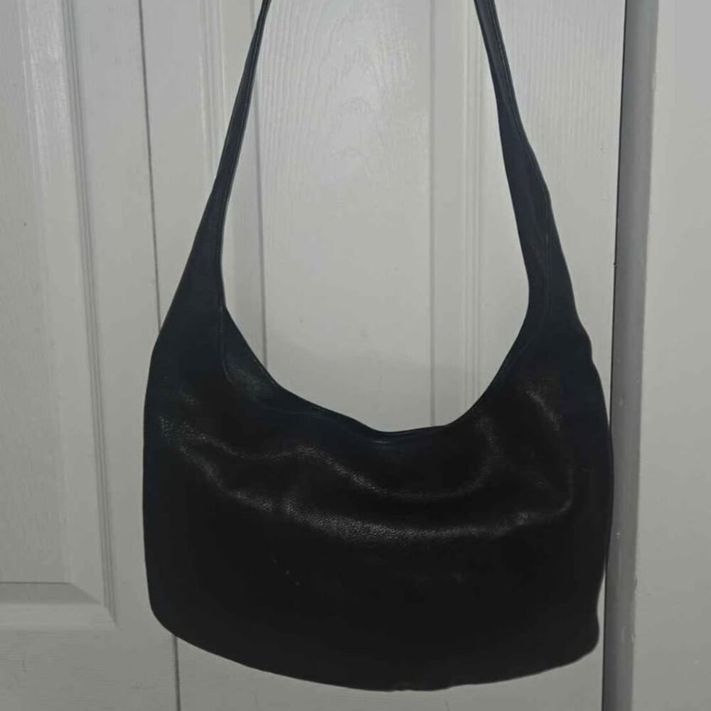 Preowned Veneta Solid Black Leather Shoulder Bag - image 1